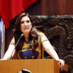 Kenia López Rabadán en la tribuna de la Cámara de Diputados